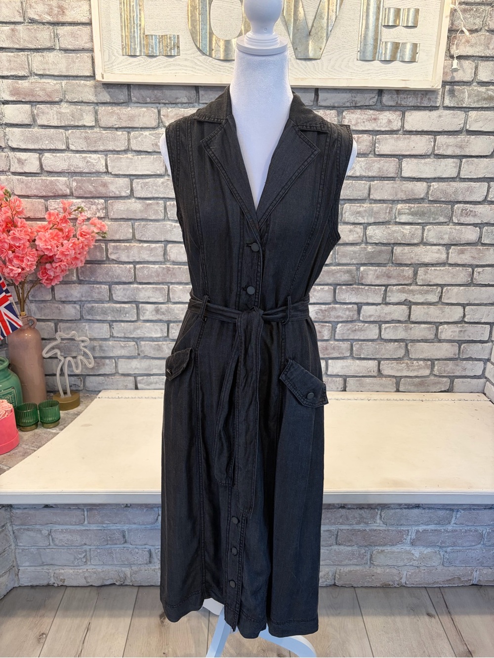 Cyrus Black Sleeveless Button-Front Midi Dress with Tie Waist